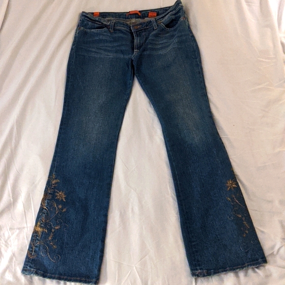 Gold Floral Embroidered Jeans, 31x34 BLU JEANIOUS. - Picture 1 of 11